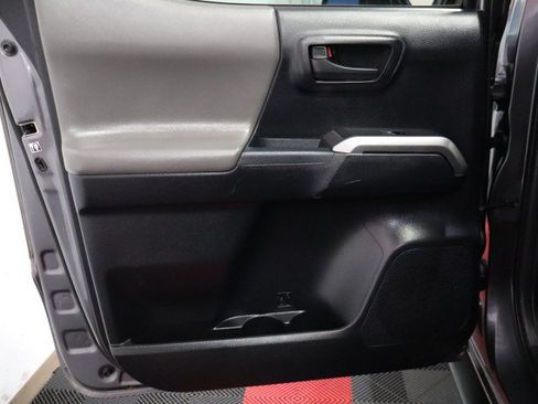 Used 2017 Toyota Tacoma SR5 w/ Tow Package RWD image 35