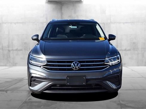 Certified 2022 Volkswagen Tiguan SE image 4