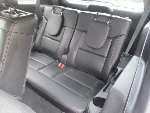 Used 2021 Ford Explorer Limited w/ Equipment Group 301A RWD image 28