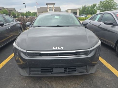 Used 2025 Kia K4 FWD image 2