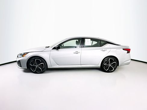 Used 2024 Nissan Altima 2.5 SR FWD image 4