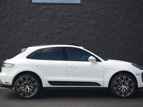 Certified 2026 Porsche Macan AWD/4WD image 8