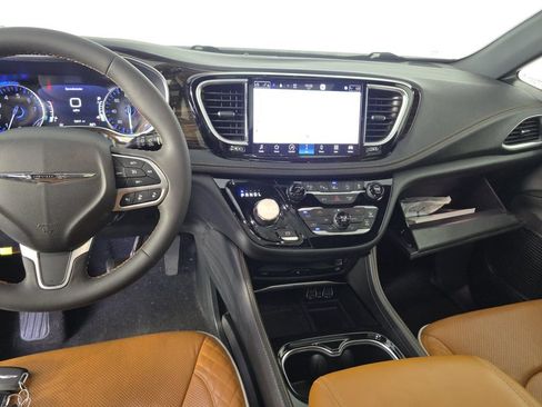 Used 2022 Chrysler Pacifica Pinnacle FWD image 10