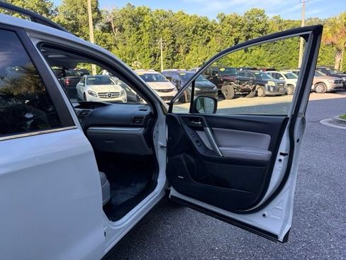 Used 2014 Subaru Forester 2.5i Touring AWD/4WD image 27