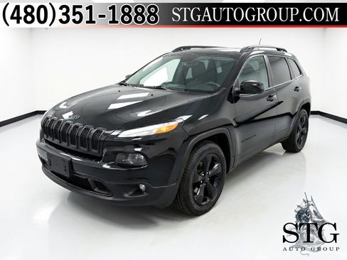 Used 2018 Jeep Cherokee Latitude w/ Altitude Package FWD image 1