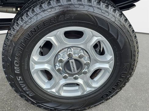 Used 2025 Ford F250 XLT image 30