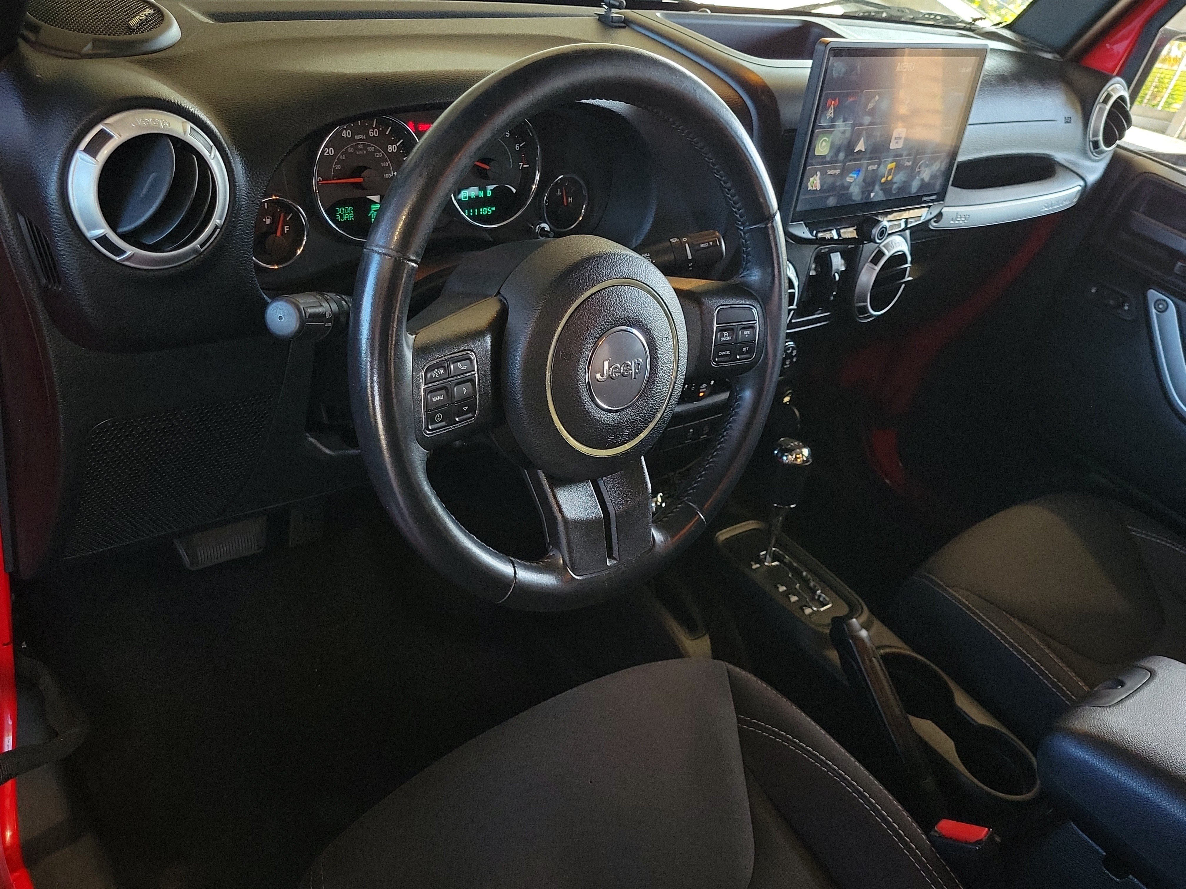 Used 2015 Jeep Wrangler Unlimited Sahara w/ Connectivity Group AWD/4WD image 17