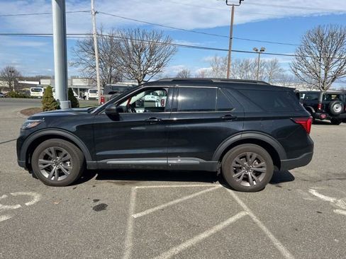 Used 2025 Ford Explorer Active w/ Active Comfort Package image 4