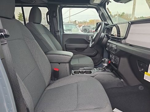 New 2026 Jeep Gladiator Sport image 11