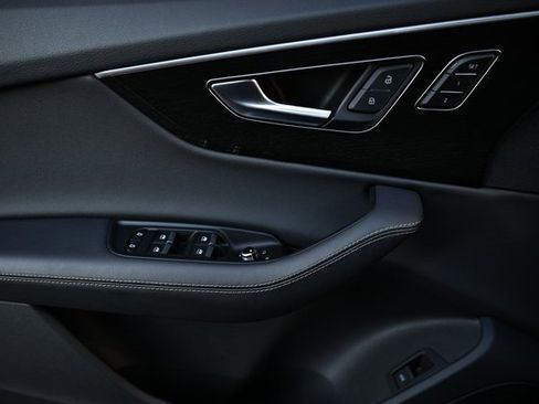 Used 2025 Audi Q7 3.0T Premium Plus image 14