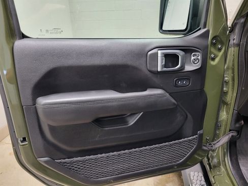 Used 2023 Jeep Wrangler Unlimited Sahara AWD/4WD image 44