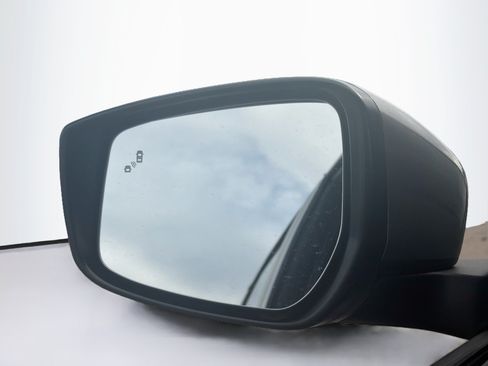 Used 2025 Nissan Leaf S FWD image 16