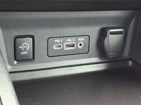 Used 2024 Nissan Sentra SV FWD image 29