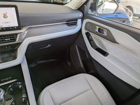 Certified 2025 Ford Explorer Platinum w/ LUX Leather Package image 15