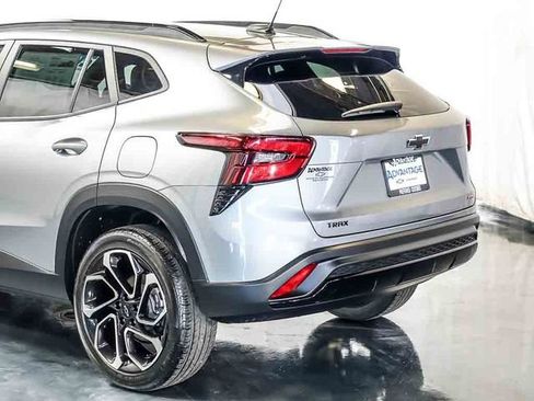 Certified 2024 Chevrolet Trax RS w/ Driver Confidence Package FWD image 10