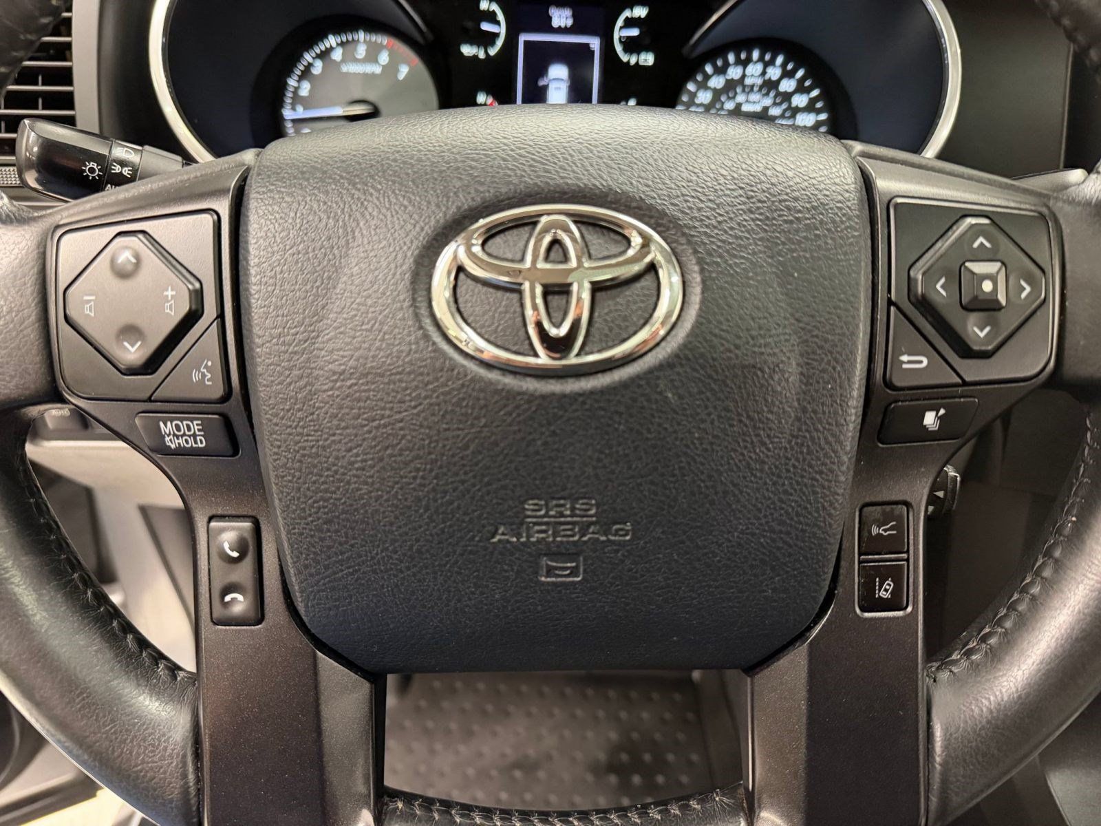 Used 2019 Toyota Sequoia SR5 AWD/4WD image 33