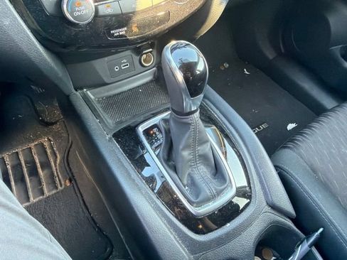 Used 2018 Nissan Rogue SV AWD/4WD image 23