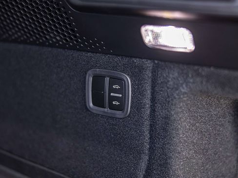 Used 2025 Porsche Macan Turbo Electric AWD/4WD image 19