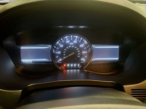 Used 2017 Ford Explorer XLT w/ Equipment Group 202A image 14