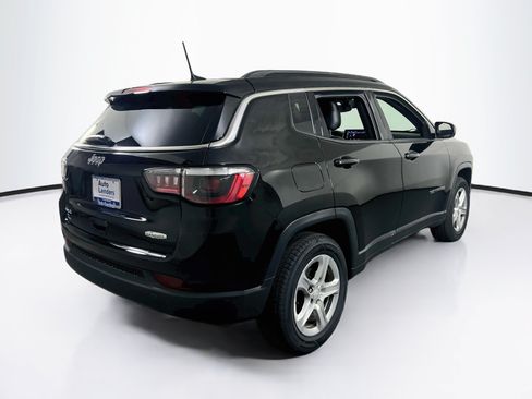Used 2023 Jeep Compass Latitude w/ Convenience Group AWD/4WD image 5