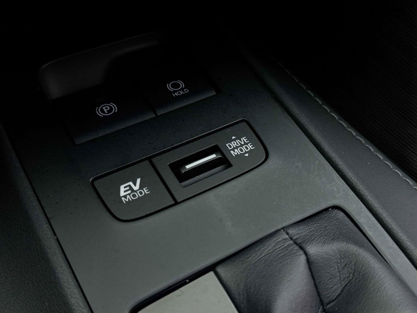 Used 2023 Toyota Venza Limited AWD/4WD image 9