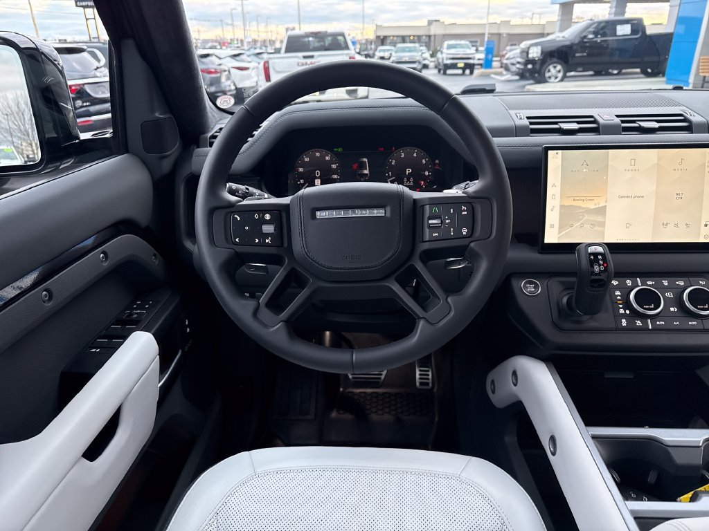Used 2025 Land Rover Defender 130 V8 AWD/4WD image 16