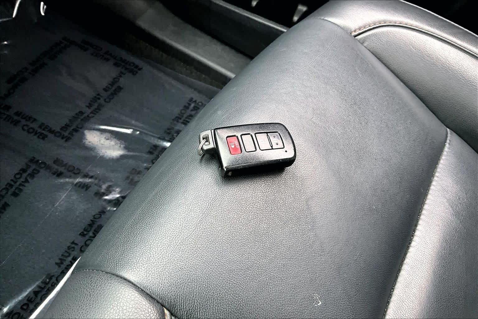 Used 2019 Toyota Highlander XLE AWD/4WD image 15