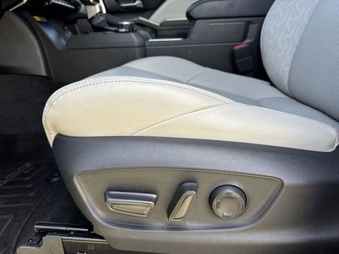Used 2025 Toyota Tacoma Limited AWD/4WD image 12