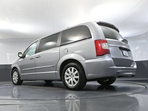 Used 2015 Chrysler Town & Country Touring FWD image 46