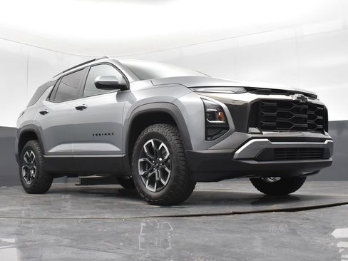 Used 2025 Chevrolet Equinox ACTIV image 17