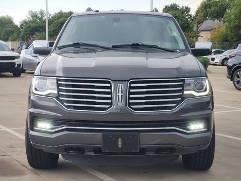 Used 2017 Lincoln Navigator Select RWD image 2