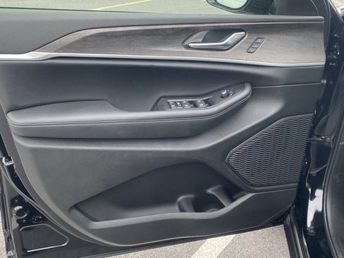 New 2025 Jeep Grand Cherokee Limited w/ Luxury Tech Group II image 12