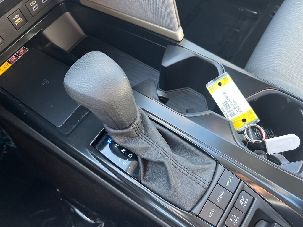 Used 2026 Toyota Camry LE w/ Convenience Package FWD image 22