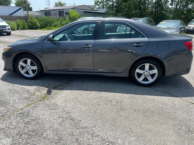 Used 2013 Toyota Camry SE FWD image 2