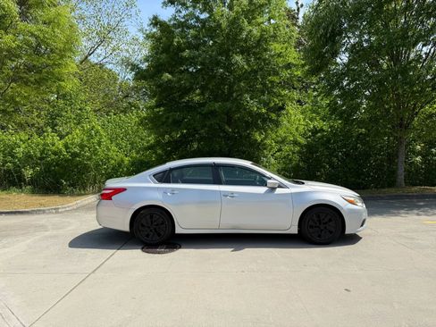 Used 2016 Nissan Altima 2.5 S w/ Power Driver Seat Package image 8