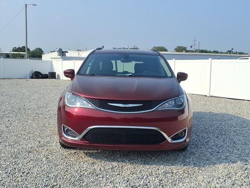 Used 2017 Chrysler Pacifica Touring-L w/ Tire & Wheel Group image 10