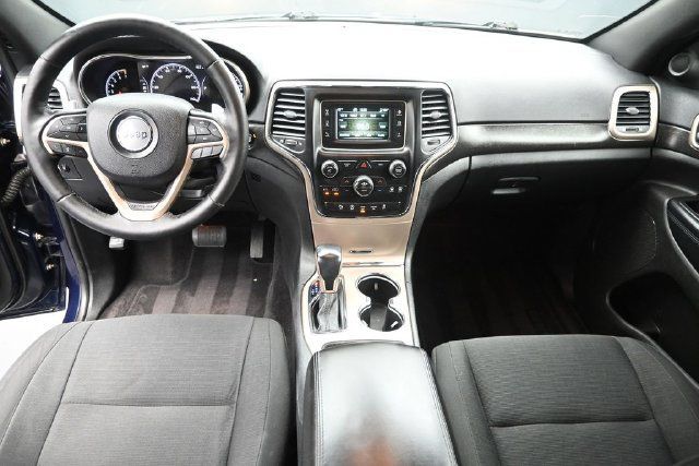 Used 2017 Jeep Grand Cherokee Laredo w/ Quick Order Package 23E AWD/4WD image 6