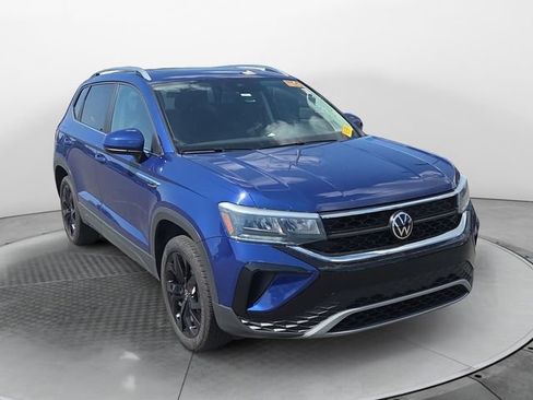 Used 2022 Volkswagen Taos SE w/ Panoramic Sunroof Package FWD image 7