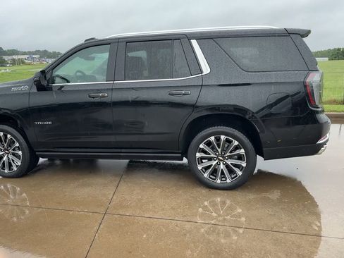 Used 2025 Chevrolet Tahoe High Country AWD/4WD image 5