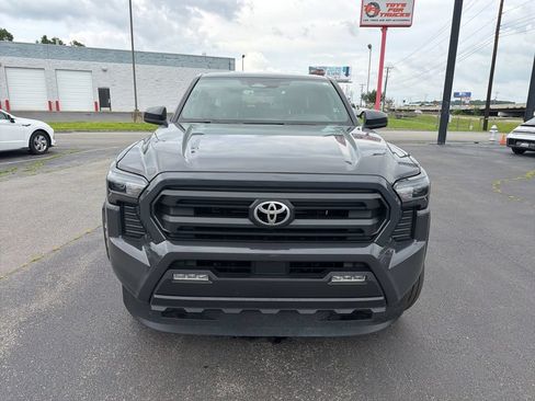 Used 2025 Toyota Tacoma SR5 AWD/4WD image 15