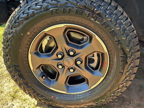 Used 2020 Jeep Gladiator Rubicon w/ Trailer Tow Package AWD/4WD image 10