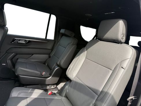 New 2026 Chevrolet Suburban LT image 14