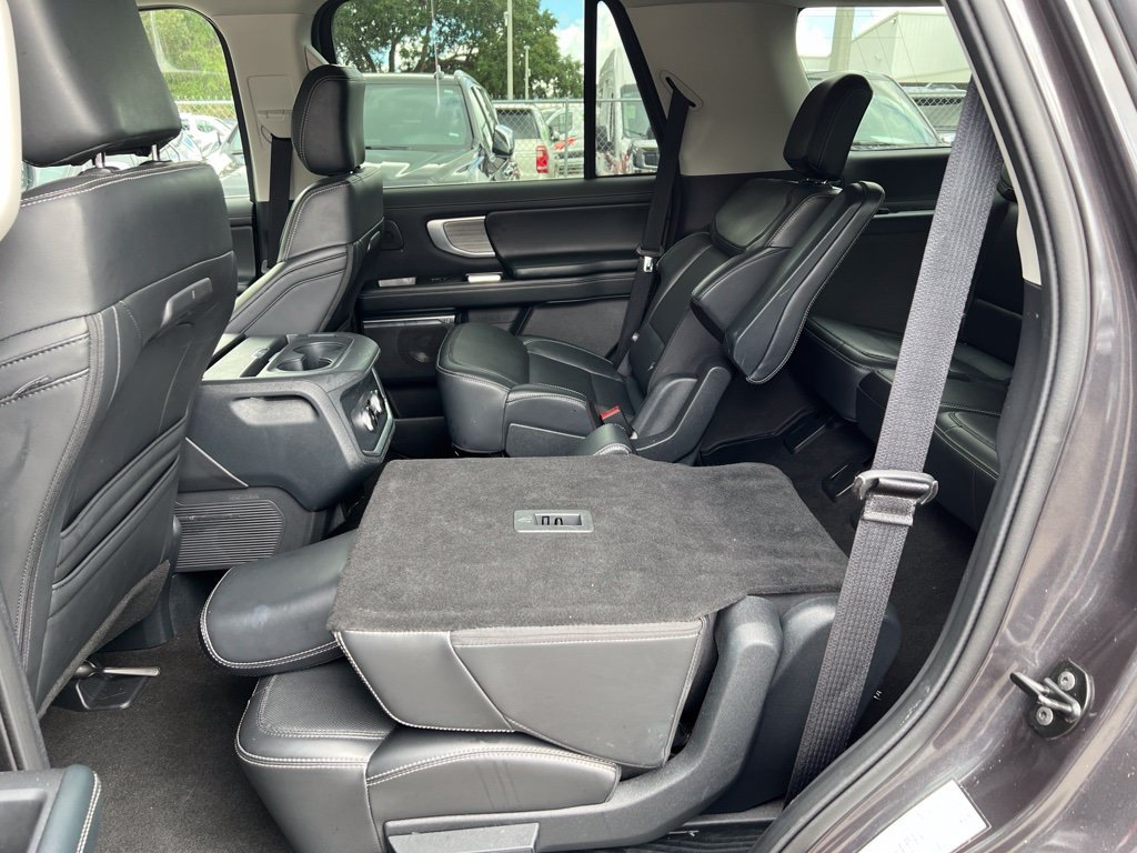 Used 2025 Ford Expedition Platinum w/ Driver's Package AWD/4WD image 14