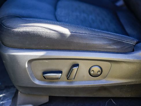 Used 2022 Nissan Pathfinder SV image 17