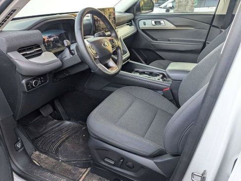 Certified 2025 Ford Explorer Active RWD image 4