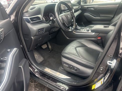 Used 2021 Toyota Highlander Platinum AWD/4WD image 12