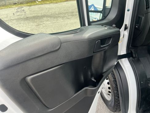 Used 2025 RAM ProMaster 2500 w/ Convenience Group FWD image 12