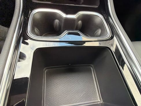 Used 2025 Chevrolet Traverse LT FWD image 23
