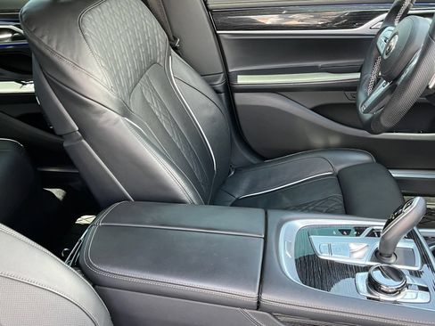 Used 2021 BMW 750i xDrive w/ Executive Package AWD/4WD image 10