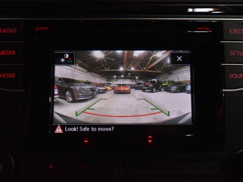 Used 2018 Volkswagen Beetle 2.0T image 32